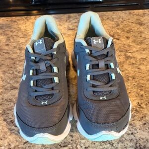 Under Armour woman’s Charcoal and mint green Sneakers Sz 8.5